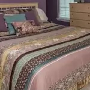 Queen sized Comforter